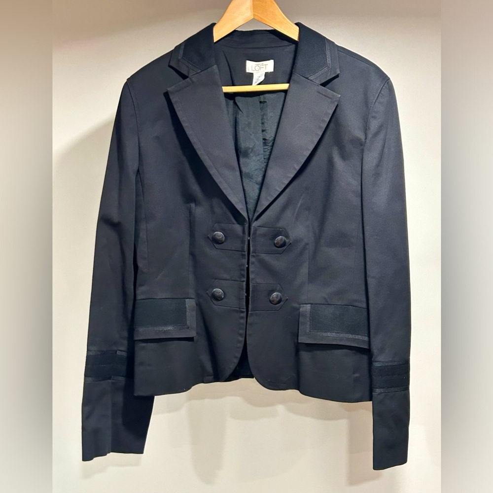 Black Crop Jacket with Pleats and Notched Collar